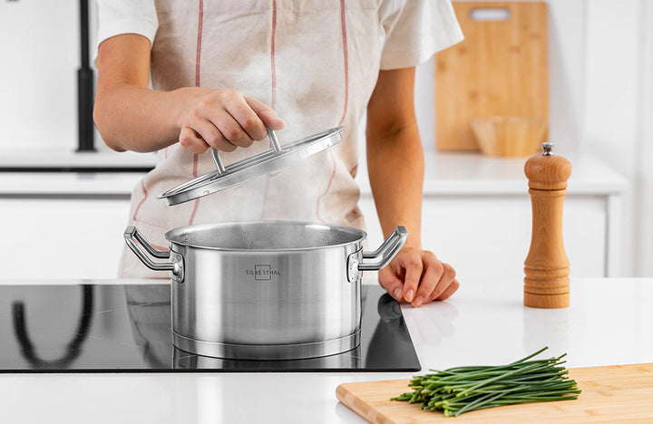 Eleganter Gemüsetopf aus Edelstahl zum Kochen, Dämpfen, Dünsten und Garen auf allen Herdplatten – auch Induktion