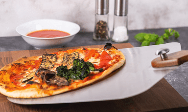 Pizzaschieber – Aluminium, Holz oder Edelstahl?