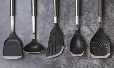 Küchenhelfer aus Silikon, Holz, Kunststoff oder Edelstahl?