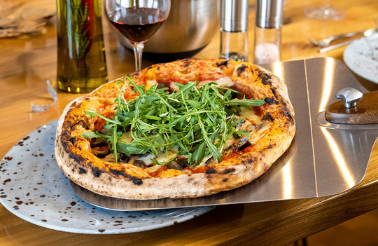 Pizzaschieber Perforiert oder nicht? Das sind die Vor- und Nachteile