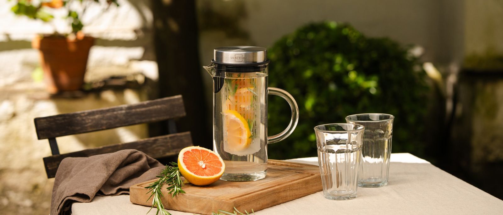 Wasserkaraffe mit Einsatz