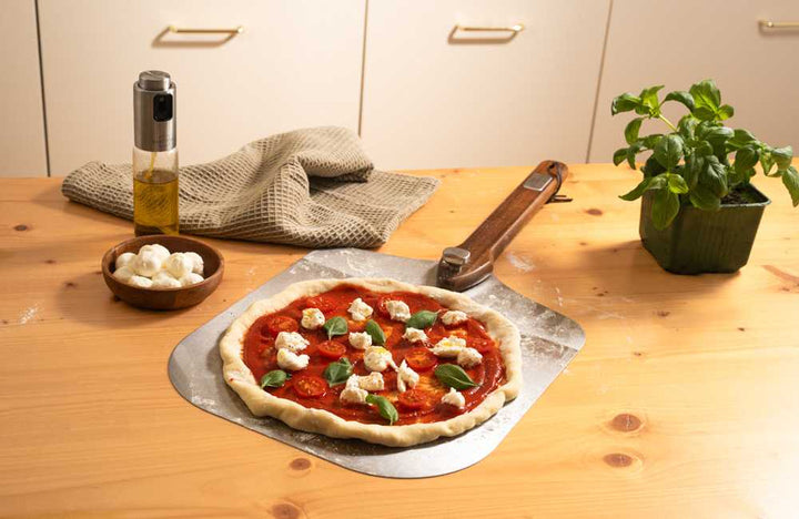Pizzastein und Pizzaschaufel als praktisches Set für die perfekte Pizza zuhause