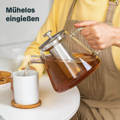 Teekanne aus Glas mit Stövchen