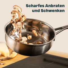 Pilze werden in der Sauteuse 20 cm scharf angebraten und geschwenkt