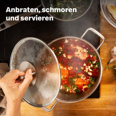 Schmorgericht in der Servierpfanne 24 cm, Glasdeckel wird abgehoben: anbraten, schmoren und servieren